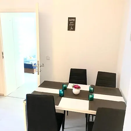 Monteur Διαμέρισμα *
